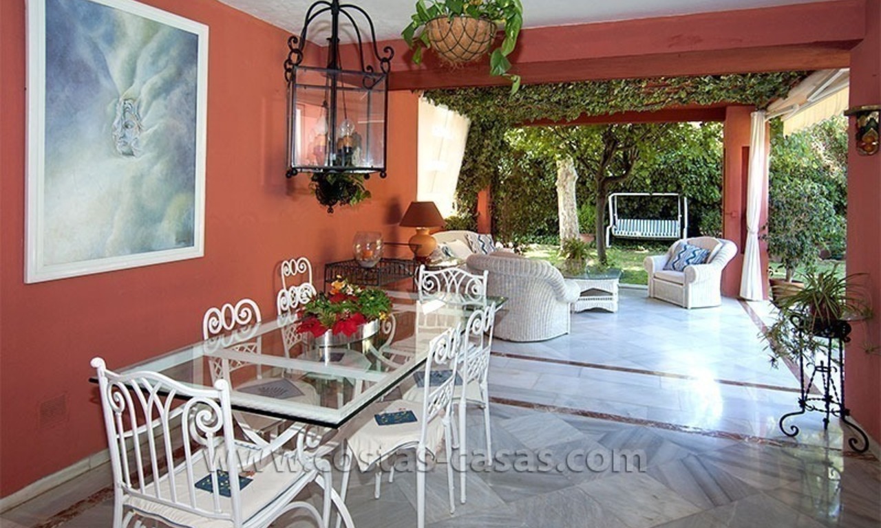 En venta: Villa en primera linea de playa, Marbella Oeste 0