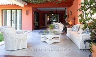En venta: Villa en primera linea de playa, Marbella Oeste 4