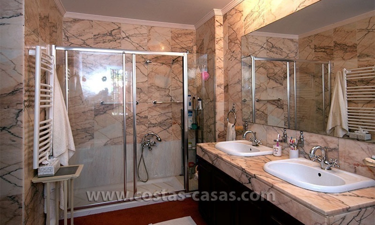 En venta: Villa en primera linea de playa, Marbella Oeste 22