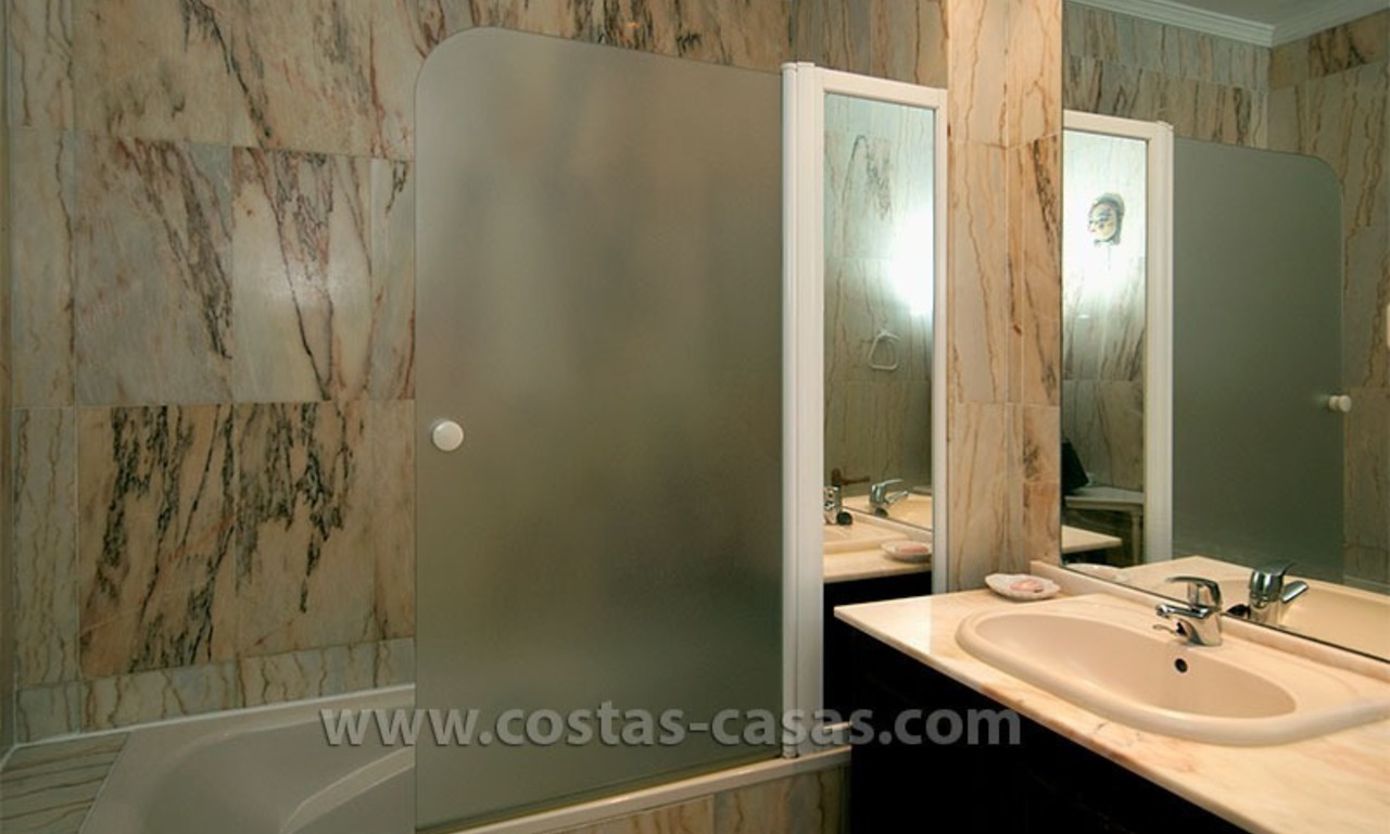 En venta: Villa en primera linea de playa, Marbella Oeste 23