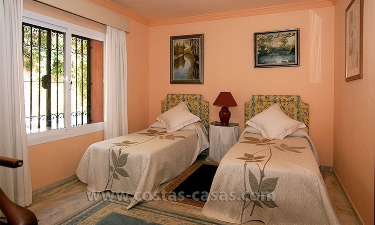 En venta: Villa en primera linea de playa, Marbella Oeste 24