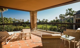 En venta: Apartmentos y aticos de lujo en primera linea de playa en Marbella - San Pedro 25