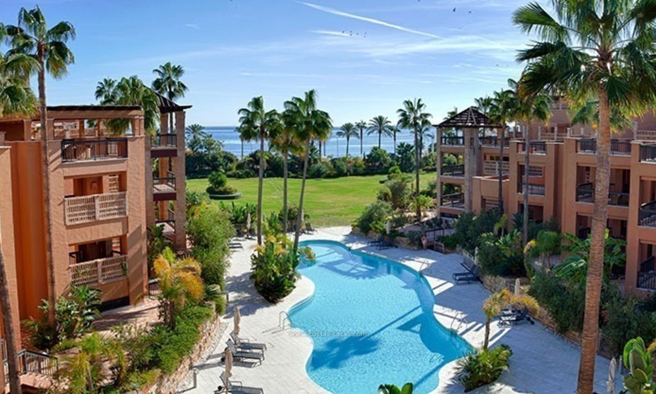 En venta: Apartmentos y aticos de lujo en primera linea de playa en Marbella - San Pedro 0