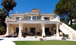 En Venta: Villa en primera línea de golf en Nueva Andalucía, Marbella 40