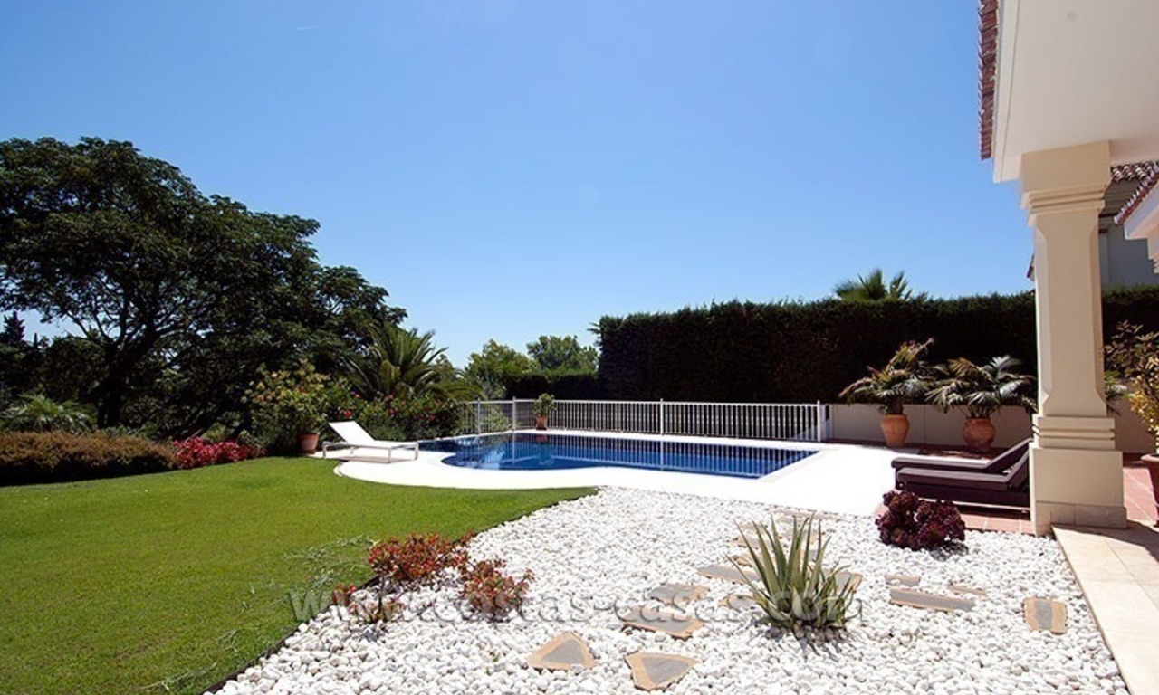 En Venta: Villa en primera línea de golf en Nueva Andalucía, Marbella 41
