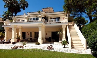 En Venta: Villa en primera línea de golf en Nueva Andalucía, Marbella 1