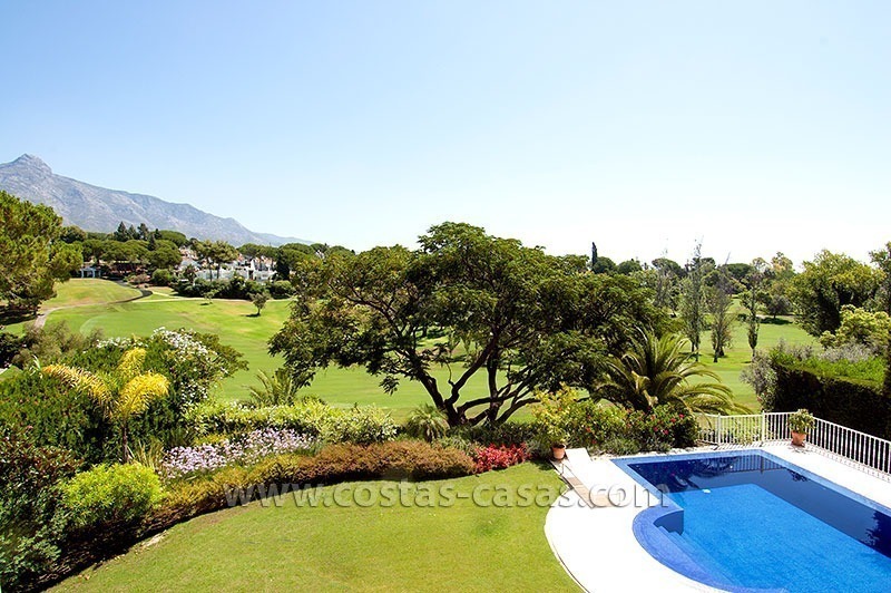 En Venta: Villa en primera línea de golf en Nueva Andalucía, Marbella