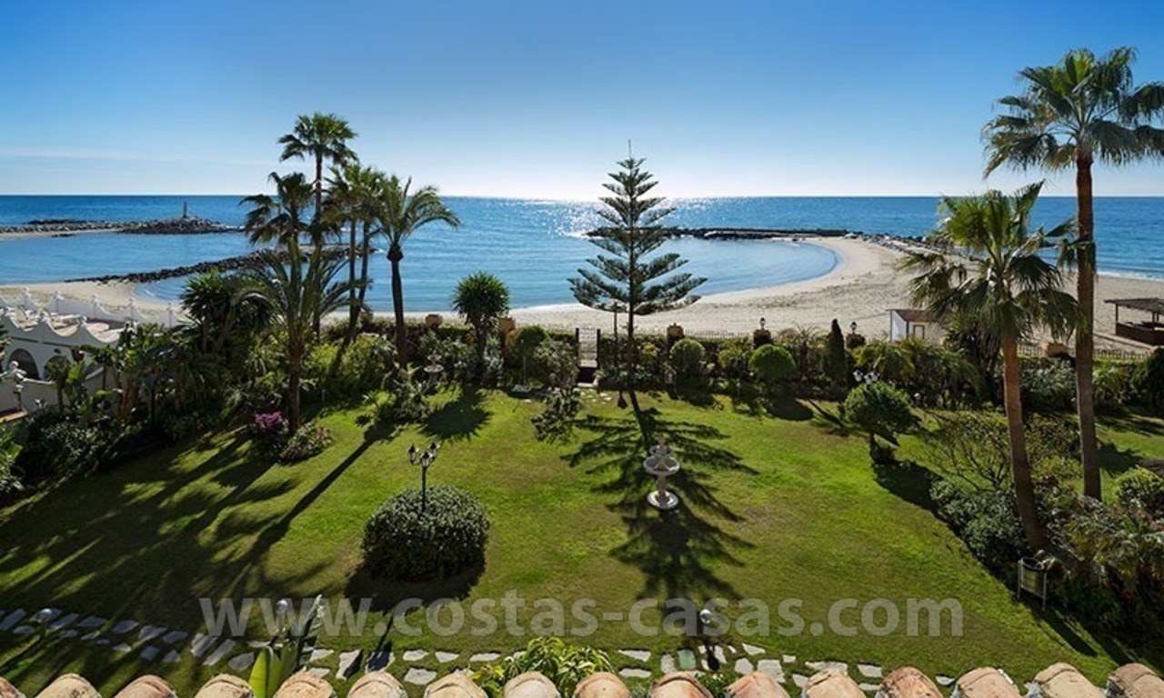 Ático exclusivo situado en primera línea de playa en Puerto Banús, Marbella 3