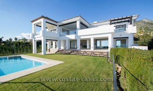 Villa de estilo moderno a la venta en Sierra Blanca - Marbella 