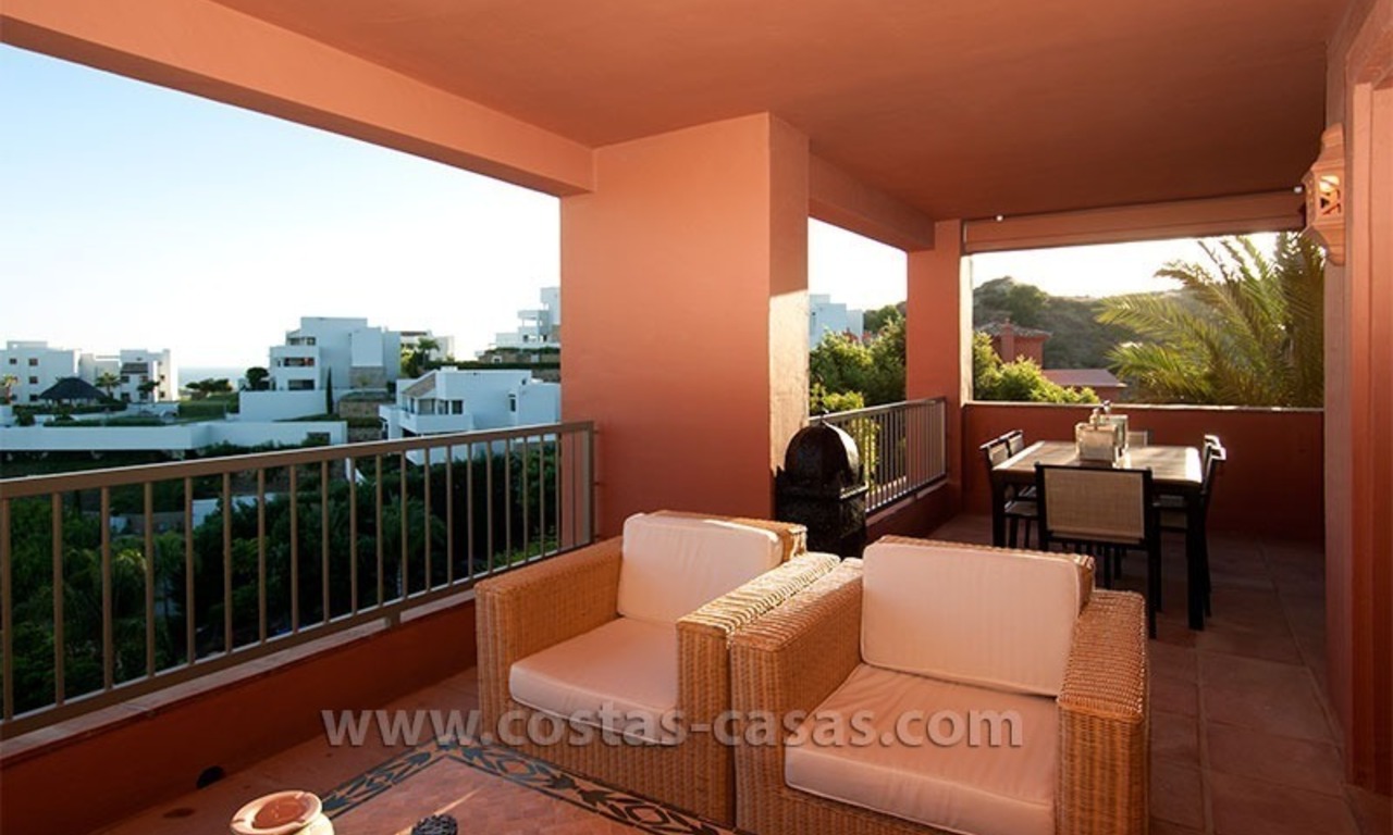 En venta: Apartamento de lujo en el Golf Resort entre Marbella, Benahavís y Estepona 2