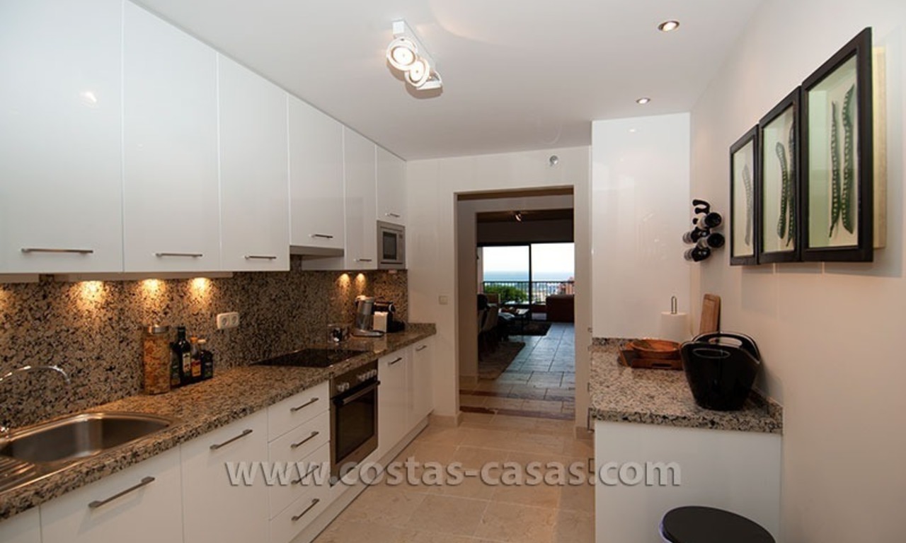 En venta: Apartamento de lujo en el Golf Resort entre Marbella, Benahavís y Estepona 11