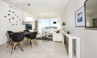 Apartamentos de estilos mediterráneos contemporáneos en venta con su propia laguna privada en la Costa del Sol 20070 