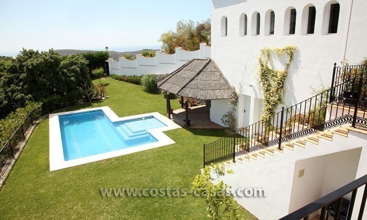 En Venta: Villa Clasica en el Country Club en Benahavís, Marbella 3