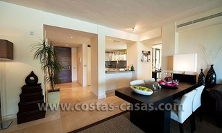 En venta: Apartamento Contemporáneo de Lujo en Primera línea Golf, Benahavis - Marbella - Estepona 7