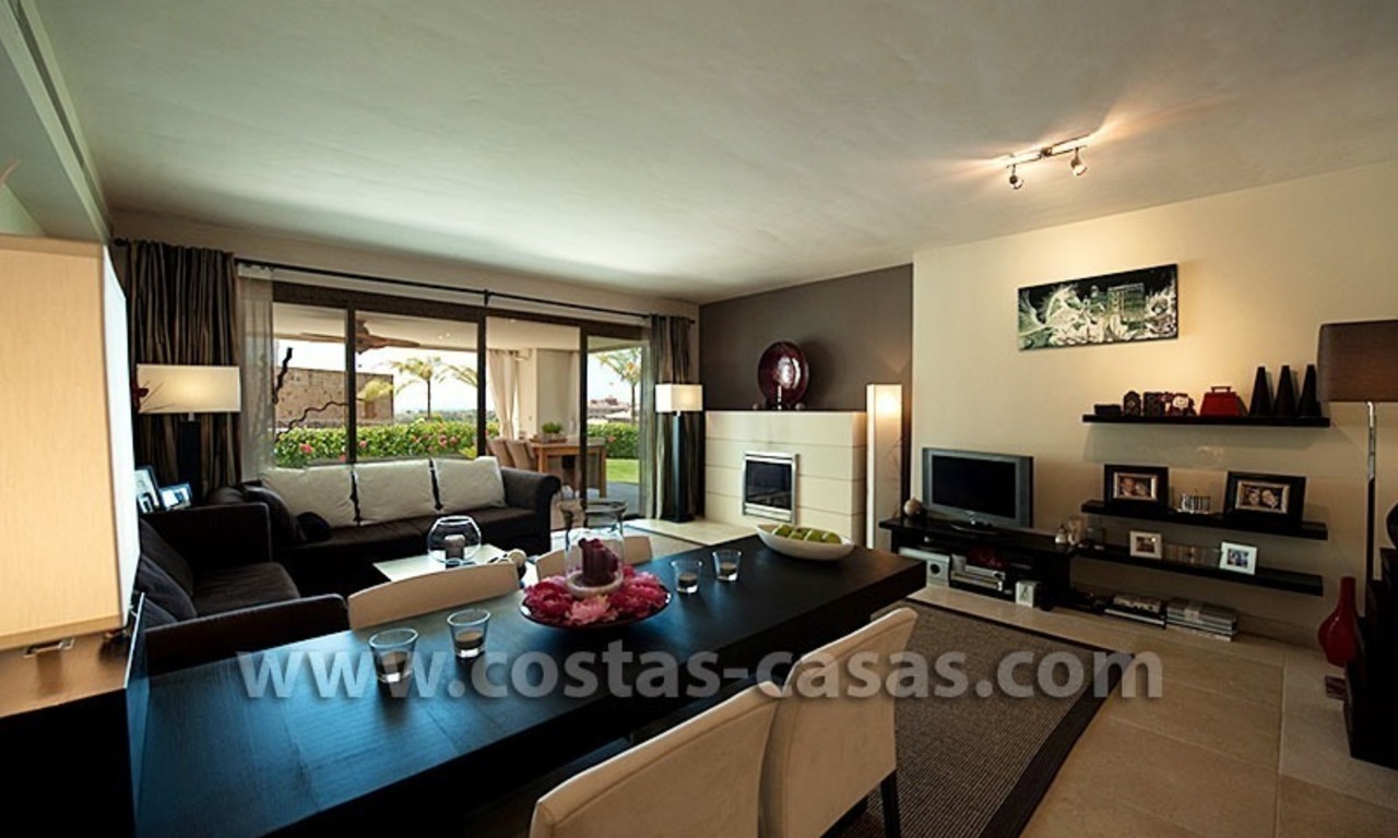 En venta: Apartamento Contemporáneo de Lujo en Primera línea Golf, Benahavis - Marbella - Estepona 9