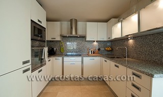 En venta: Apartamento Contemporáneo de Lujo en Primera línea Golf, Benahavis - Marbella - Estepona 12