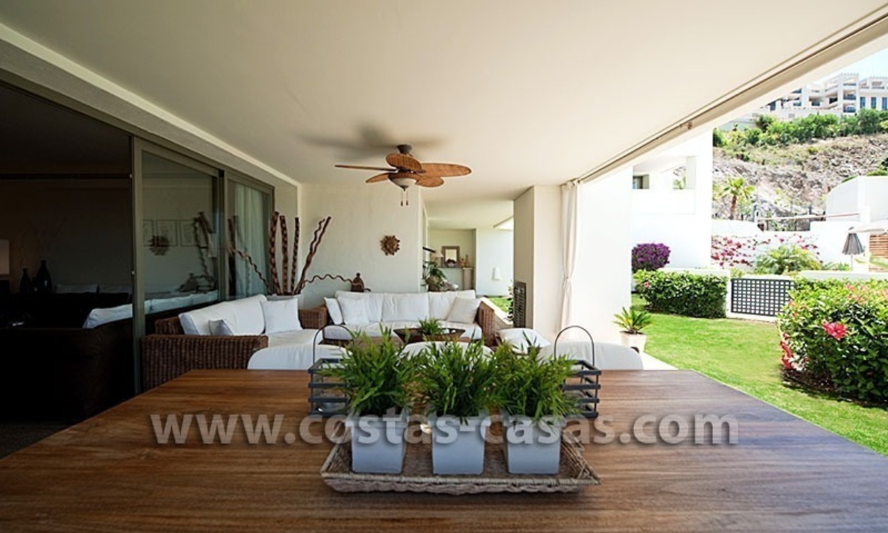 En venta: Apartamento Contemporáneo de Lujo en Primera línea Golf, Benahavis - Marbella - Estepona 3