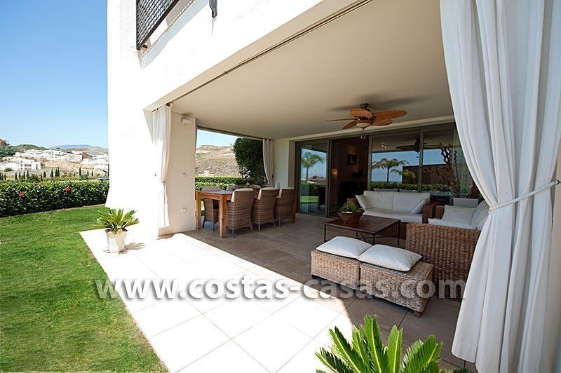 En venta: Apartamento Contemporáneo de Lujo en Primera línea Golf, Benahavis - Marbella - Estepona