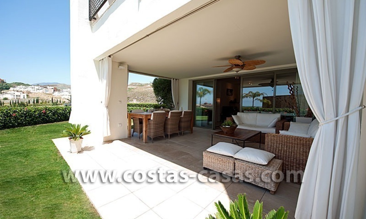 En venta: Apartamento Contemporáneo de Lujo en Primera línea Golf, Benahavis - Marbella - Estepona 0
