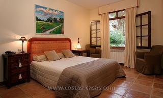 En venta: Villa con la ubicación única y enorme parcela en Benahavís - Marbella 32