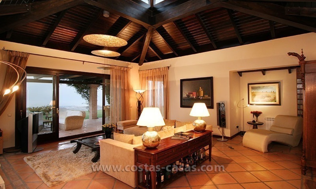 En venta: Villa con la ubicación única y enorme parcela en Benahavís - Marbella 37