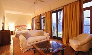 En venta: Villa con la ubicación única y enorme parcela en Benahavís - Marbella 39