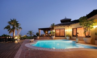 En venta: Villa con la ubicación única y enorme parcela en Benahavís - Marbella 1