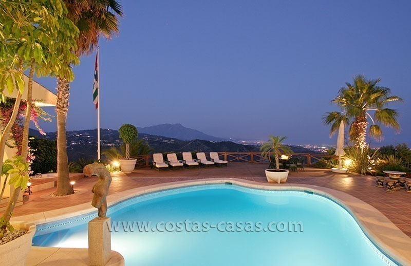 En venta: Villa con la ubicación única y enorme parcela en Benahavís - Marbella