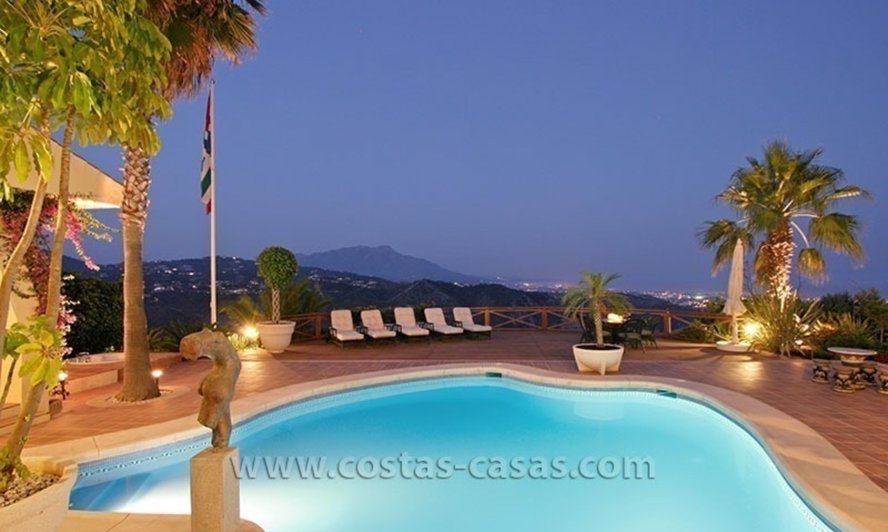 En venta: Villa con la ubicación única y enorme parcela en Benahavís - Marbella 0