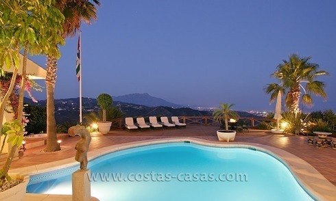En venta: Villa con la ubicación única y enorme parcela en Benahavís - Marbella 