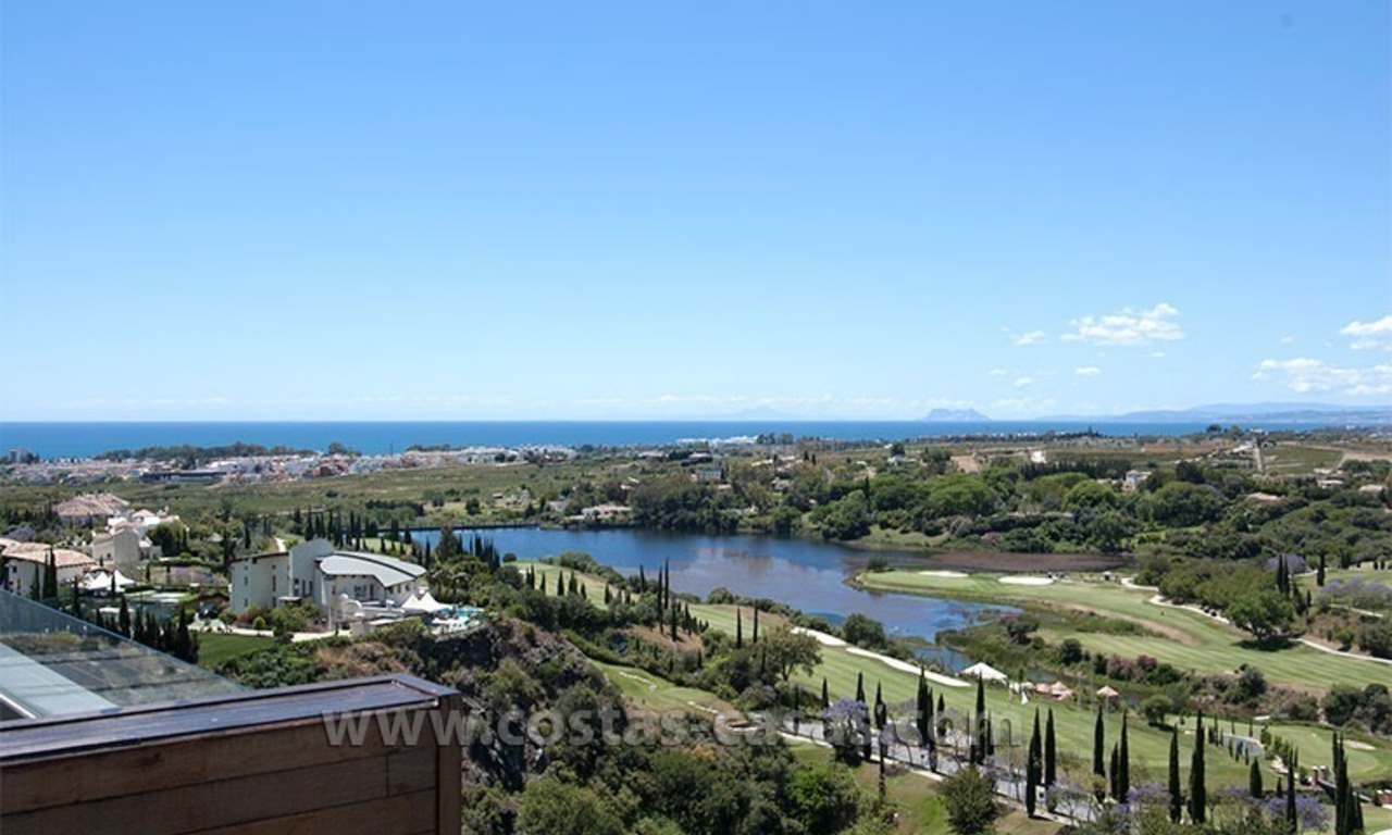 En alquiler para vacaciones: Apartamento a estrenar de lujo en Golf Resort con vistas al mar, entre Marbella y Estepona 0