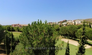 En Venta: Amplio apartamento de 2 dormitorios en el Golf Resort en Benahavís - Marbella 1
