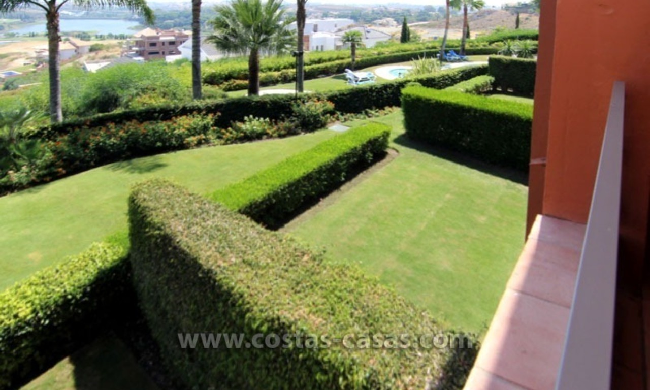 En Venta: Excelente Apartamento, Golf Resort en Benahavis - Marbella 2