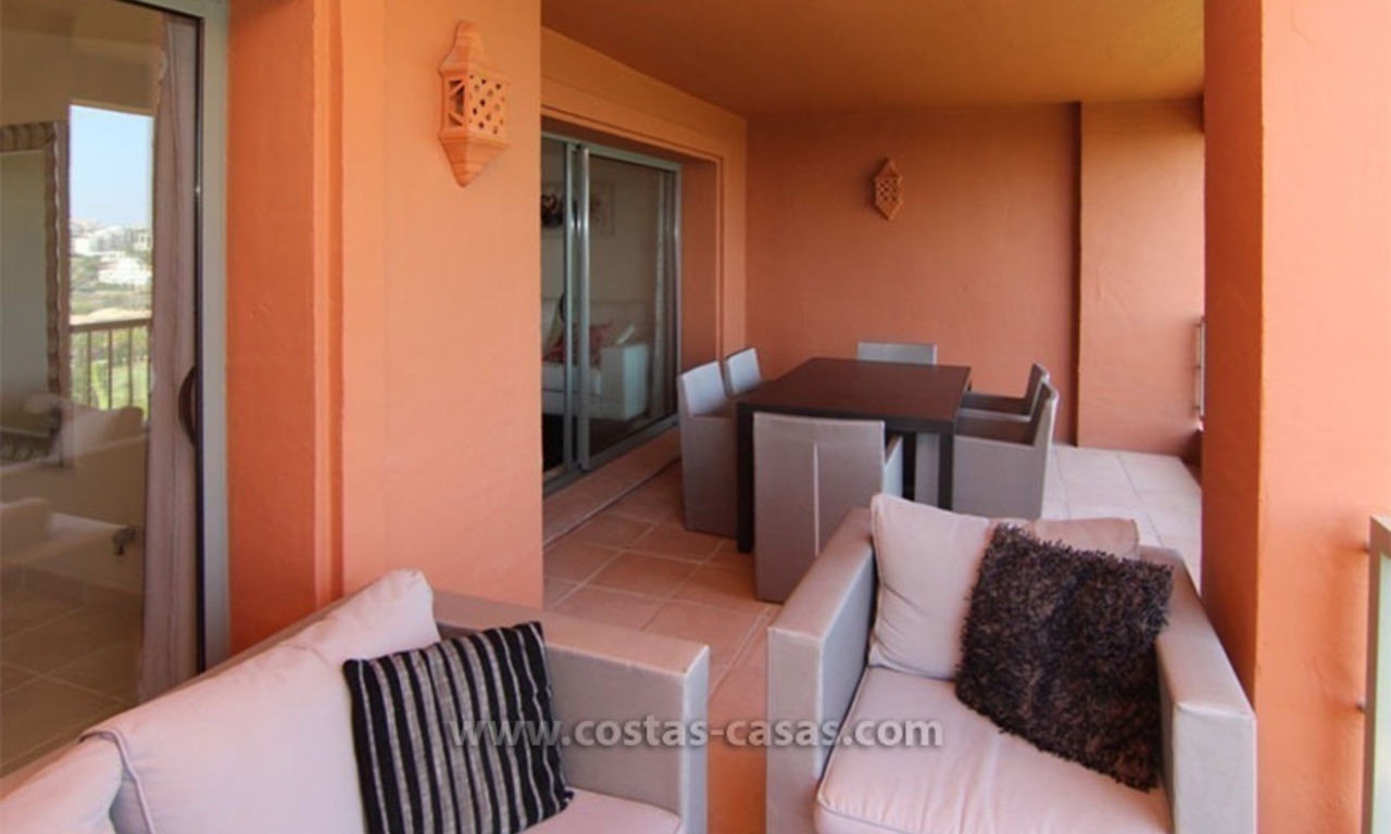 En Venta: Excelente Apartamento, Golf Resort en Benahavis - Marbella 3