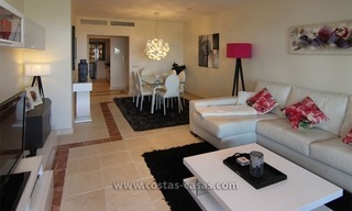 En Venta: Excelente Apartamento, Golf Resort en Benahavis - Marbella 7