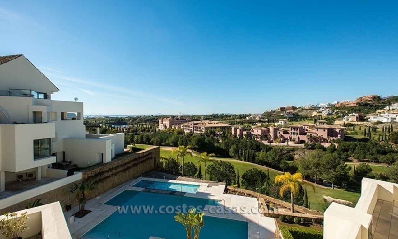 En venta: Apartamento de calidad superior con 2 dormitorios, Golf Resort, Benahavís - Marbella 0