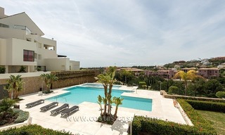 En venta: Apartamento de calidad superior con 2 dormitorios, Golf Resort, Benahavís - Marbella 1