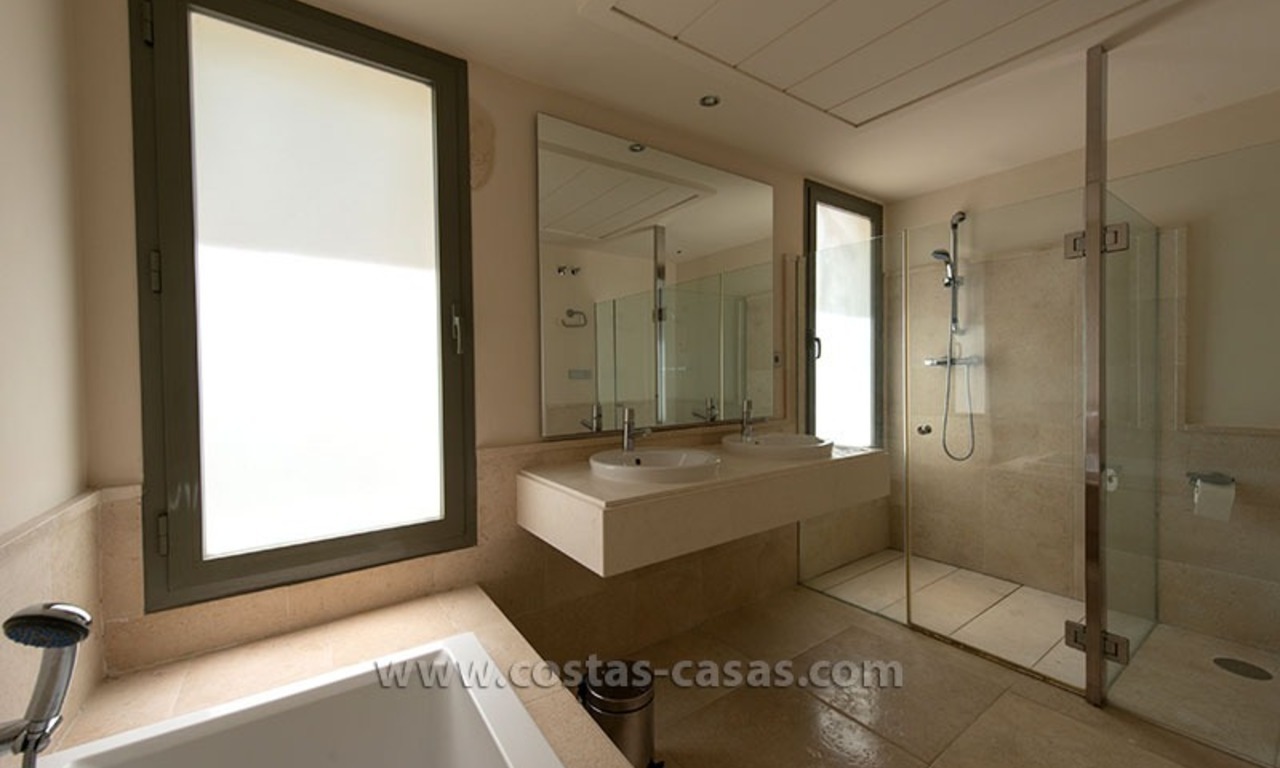 En venta: Apartamento de calidad superior con 2 dormitorios, Golf Resort, Benahavís - Marbella 8
