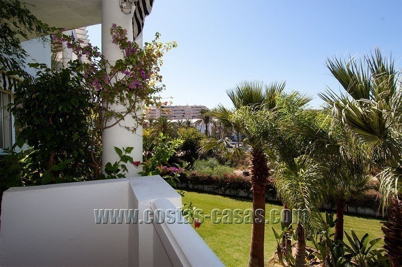 En venta: Acogedor Apartamento, primera linea de playa en el corazón de Puerto Banús - Marbella