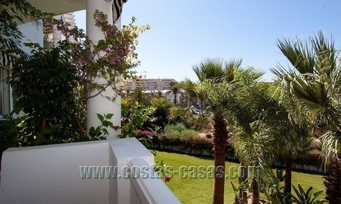 En venta: Acogedor Apartamento, primera linea de playa en el corazón de Puerto Banús - Marbella 