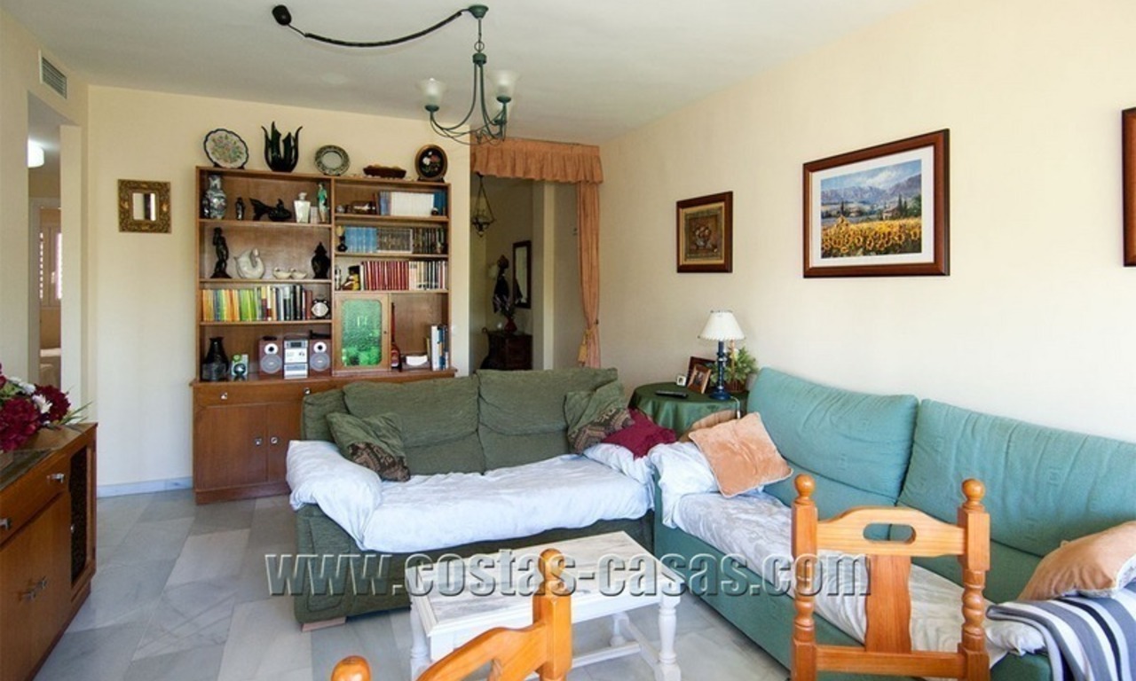 En venta: Acogedor Apartamento, primera linea de playa en el corazón de Puerto Banús - Marbella 2