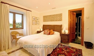 En venta: Villa de lujo bien ubicada Marbella Este 11