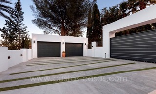 En venta: Villa moderna y grande en el campo de Golf en Nueva Andalucía - Marbella 3