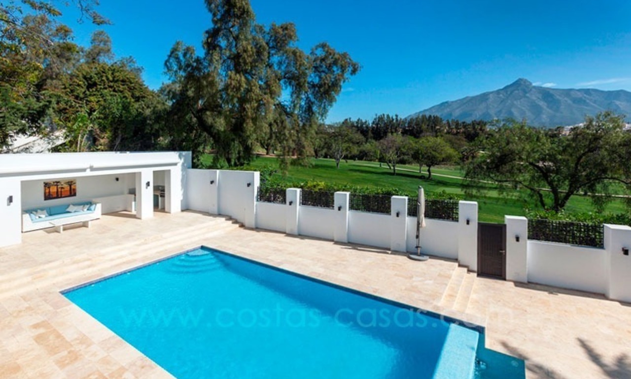 En venta: Villa moderna y grande en el campo de Golf en Nueva Andalucía - Marbella 1
