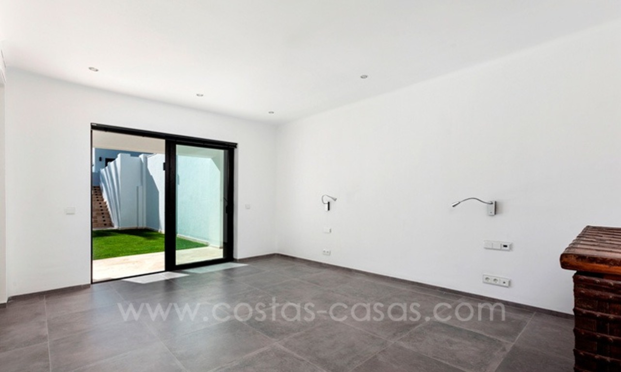 En venta: Villa moderna y grande en el campo de Golf en Nueva Andalucía - Marbella 10