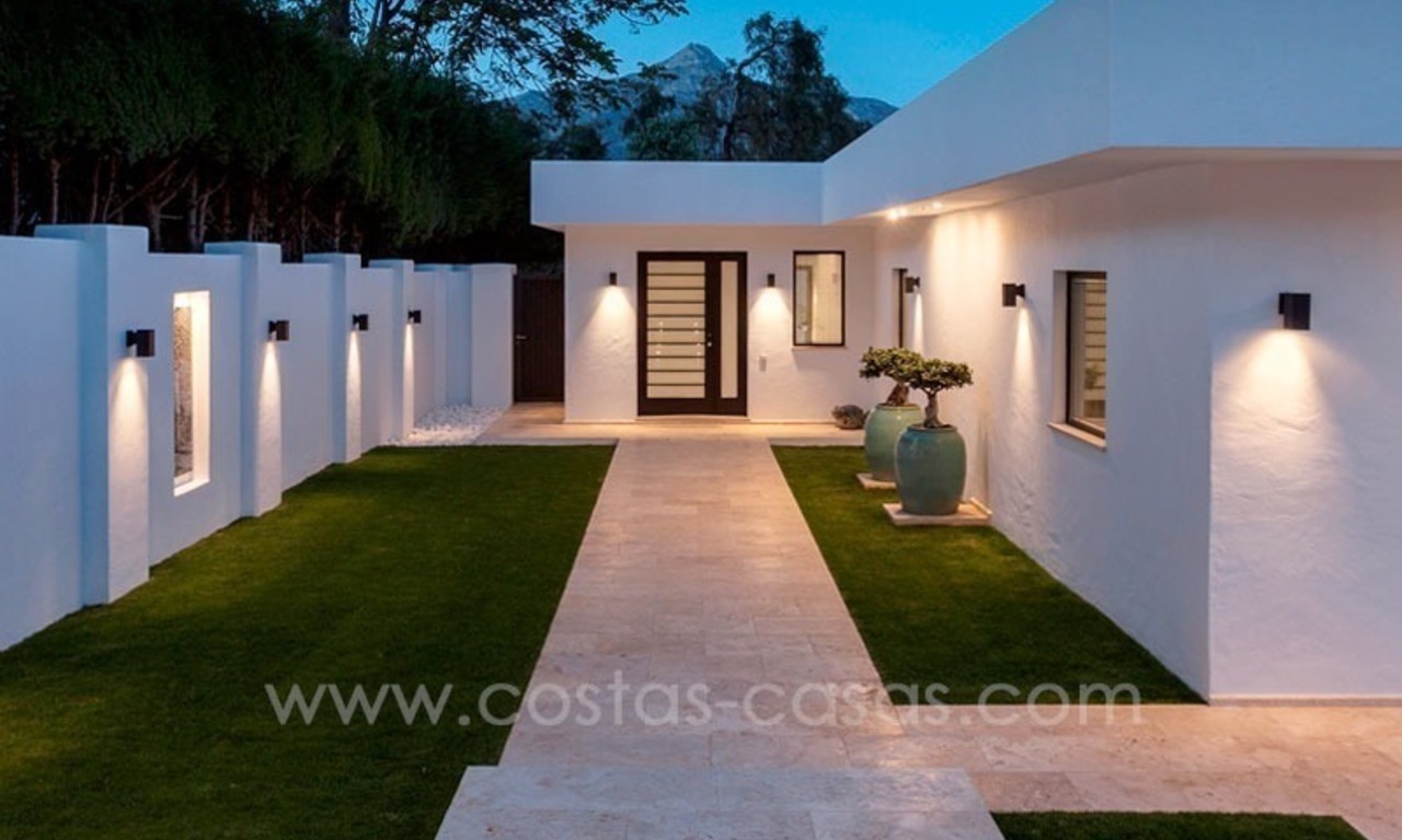 En venta: Villa moderna y grande en el campo de Golf en Nueva Andalucía - Marbella 14
