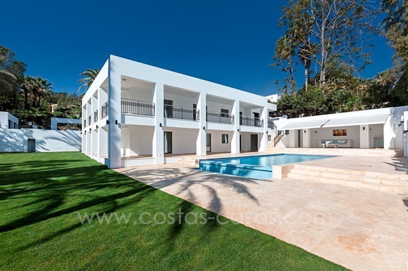En venta: Villa moderna y grande en el campo de Golf en Nueva Andalucía - Marbella