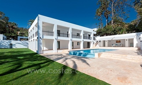 En venta: Villa moderna y grande en el campo de Golf en Nueva Andalucía - Marbella 