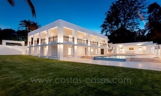 En venta: Villa moderna y grande en el campo de Golf en Nueva Andalucía - Marbella 20
