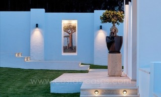 En venta: Villa moderna y grande en el campo de Golf en Nueva Andalucía - Marbella 18